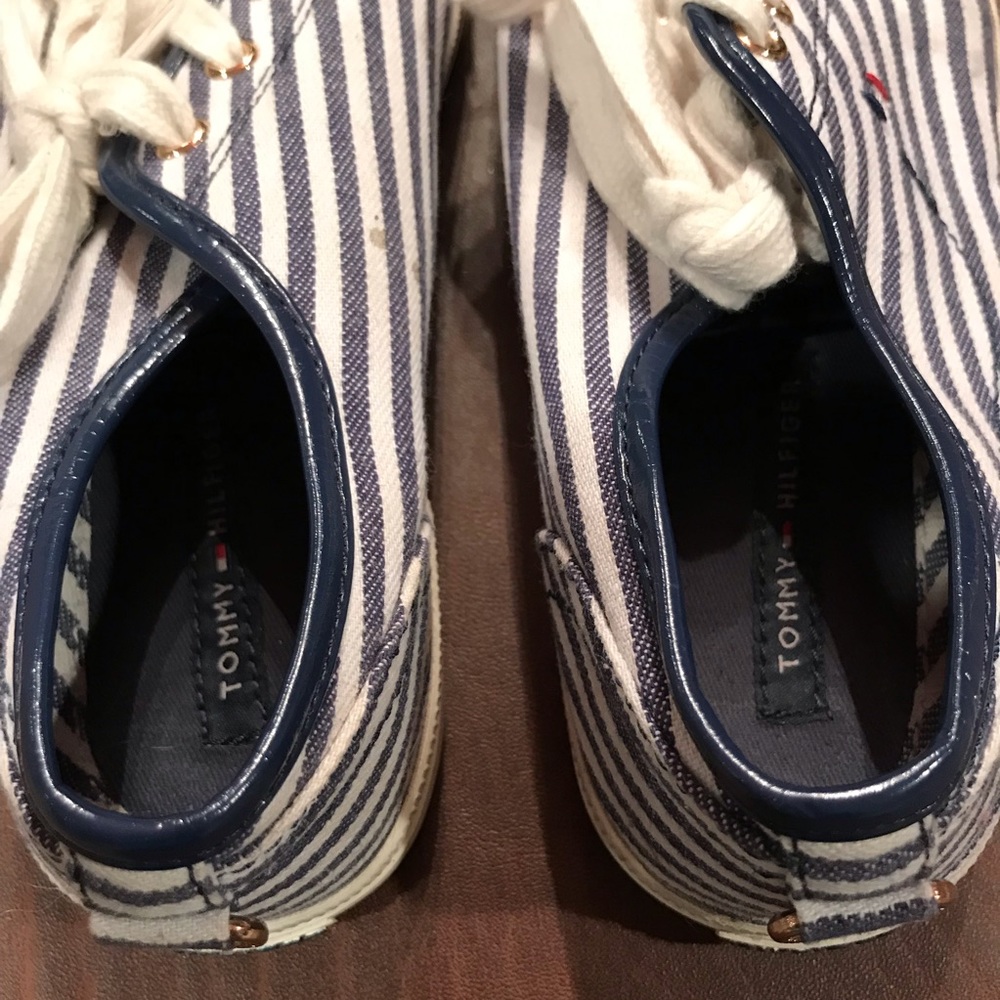 TOMMY HILFIGER STRIPED SNEAKERS SIZE 6.5 - Picture 5 of 8